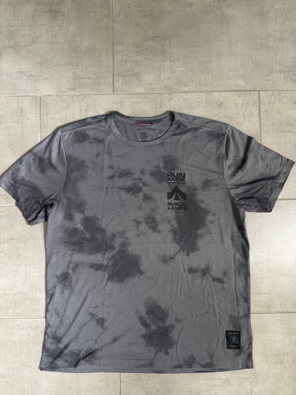Roark Run Amok Public Lands Tee Men’s Large Dark Gray Tie Dye Athletic Shirt